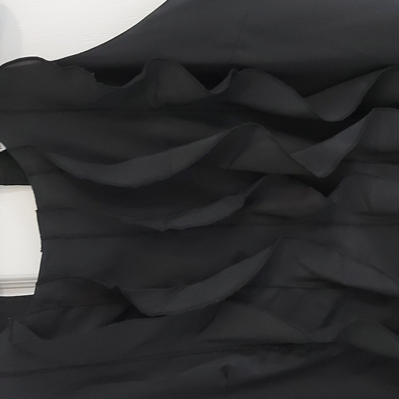 Sleeveless Blouse - Picture 2 of 3